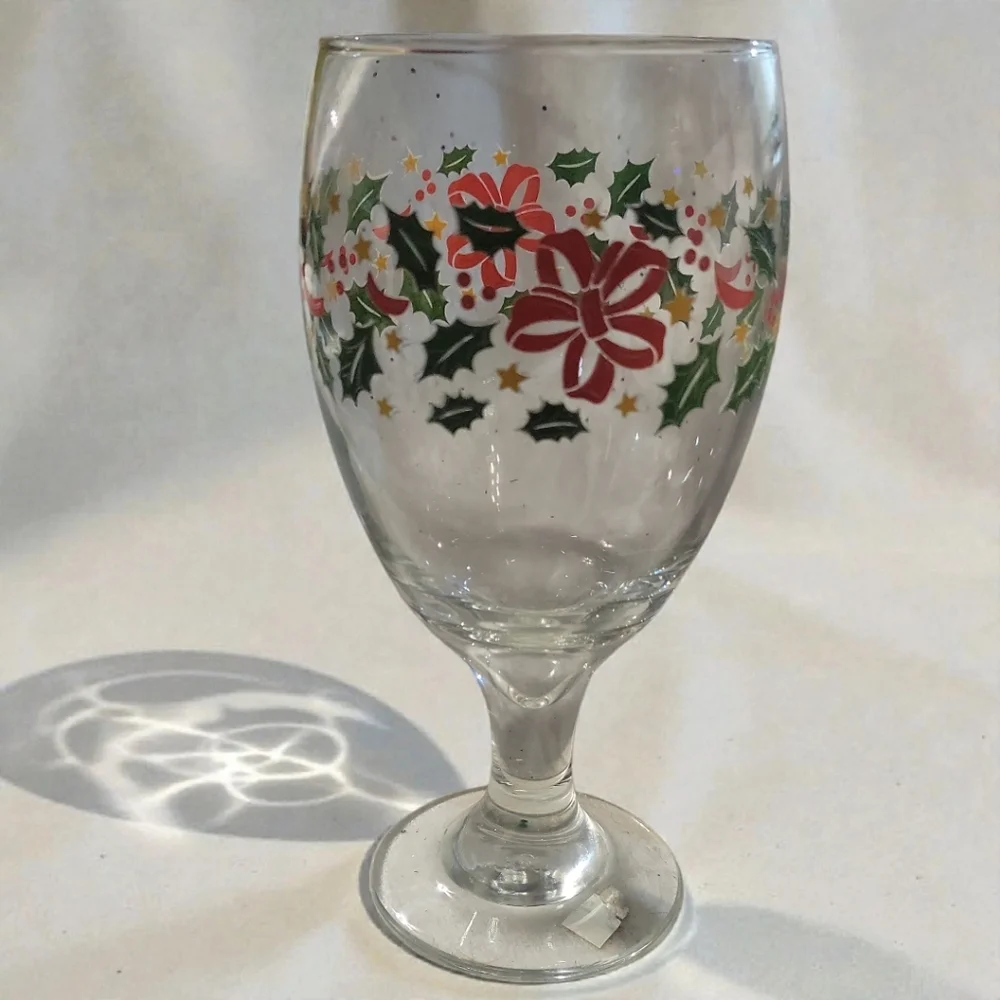 VTG Libbey Holly Berry Holiday Water Wine Goblet Christmas Glass Stemware